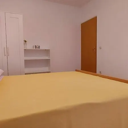 Apartament Vili *